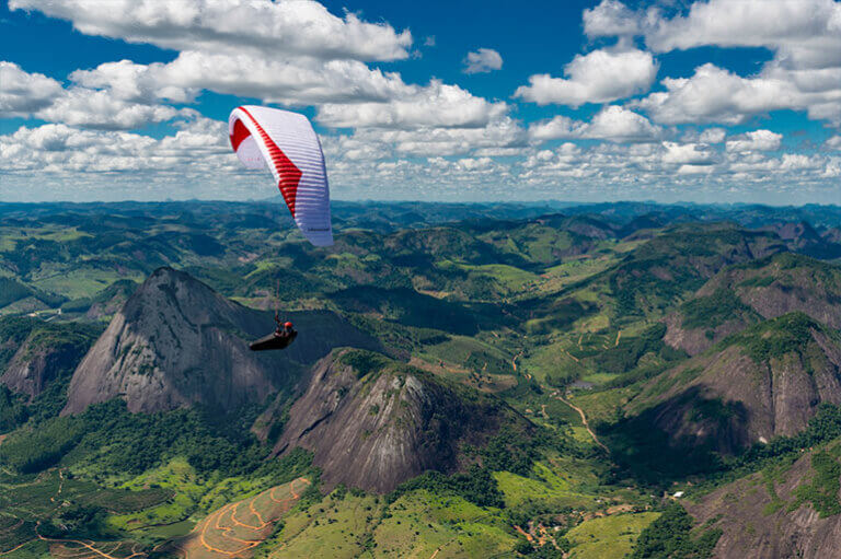Lire la suite à propos de l’article Les parapentes EN-C en 2 lignes