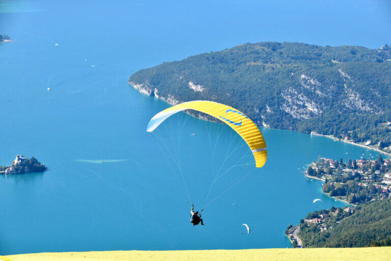 Lire la suite à propos de l’article Guide sur le PTV en parapente : calcul, importance et choix pour un vol optimal